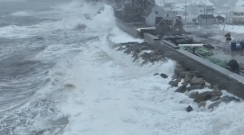 Las costas de New England sufren el embate de un "Nor'easter" que ha provocado inundaciones costeras y tierra adentro. El fuerte oleaje y las lluvias no dan tregua en la región.