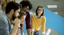 El Gobierno busca ampliar la contratación de jóvenes en empresas públicas y privadas