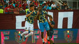 Piero Hincapié y Moisés Caicedo se medirán en la Premier League