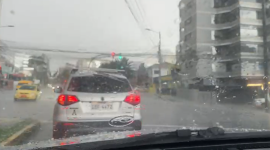 Fuerte lluvia acompañada de granizo en Quito