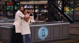 Bastián Napolitano y Josh Paredes ganaron el reto de Caja Misteriosa y competirán por el último Pin del Chef de MasterChef Celebrity Ecuador.