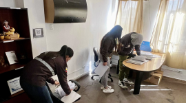 Agentes recaban documentación durante operativo en la capital