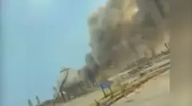 Un dron impactó una refinería, una de las más grandes del mundo.