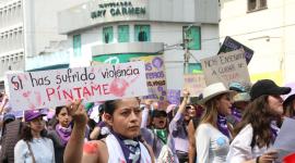 Marcha en conmemoración del 8M, recorre las principales calles del centro histórico de la capital.
