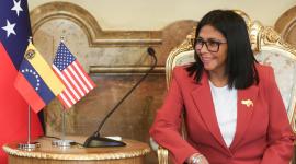 La presidenta encargada de Venezuela, Delcy Rodríguez, asiste a una reunión con el secretario de Interior de Estados Unidos, Doug Burgum, este miércoles en Caracas (Venezuela).