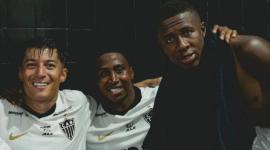 Futbolistas ecuatorianos de Atlético Mineiro, quienes fueron expulsados en la final del Torneo Mineiro en Brasil.