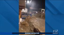 Una fuerte corriente de lodo y escombros atravesó calles y viviendas en el cantón orense tras las intensas lluvias. Un reportaje de Catalina García