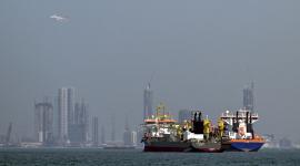 Se muestran buques comerciales en la costa de Dubai el 11 de marzo de 2026.Nuevos ataques afectaron a tres buques comerciales en el Golfo el 11 de marzo.