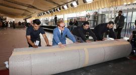 El presentador de Scars, Conan O'Brien (2-I), despliega la alfombra roja para la 98.ª