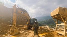 FF.AA. destruyen campamentos de minería ilegal en Ecuador
