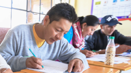 Los adultos que no han terminado sus estudios hasta el bachillerato pueden hacerlo gratis.