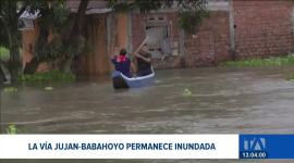 Inundaciones afectan 16 sectores en Flavio Alfaro, mientras que el Hospital del IESS en Babahoyo presenta graves daños tras las últimas lluvias. Un reportaje de Ever Moreira