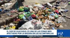 Se identifica 10 sectores críticos en Guayaquil donde el colapso de sumideros por desechos provoca inundaciones graves. Un reportaje de Jazmín Solís