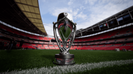 Así luce la copa de la Finalissima, que este año debía disputarse entre Argentina y España