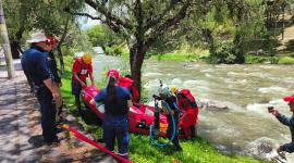 El Cuerpo de Bomberos de Cuenca realizó labores de rescate del cuerpo de un joven.