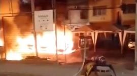 Un garaje se incendió en Manta la madrugada de este lunes 16 de marzo del 2026.