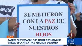 Padres de familia protestan en el Valle de los Chillos tras ratificar el cierre de la institución tras una intervención por denuncias de abuso sexual. Un reportaje de Estafanía Vaca