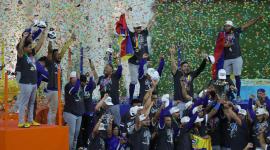 La selección de Venezuela celebró en Miami por primera vez como campeona del Clásico Mundial de Béisbol tras derrotar a la de Estados Unidos por 3-2.