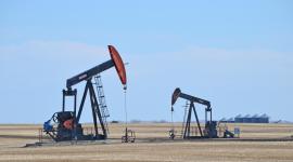 Precio de petróleo se eleva por ataques en Medio Oriente