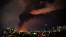 Irán lanzó ataques contra las instalaciones energéticas en el Golfo, incluido un complejo petrolero en Bairen.