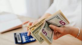 El décimo cuarto sueldo es un derecho de los trabajadores bajo relación de dependencia.