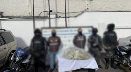 La Policía Nacional y la Fiscalía ejecutaron un allanamiento en un edificio de Quito.