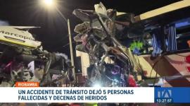 Un siniestro entre buses dejó 5 fallecidos y 12 heridos de gravedad. Las unidades de socorro atendieron la emergencia en la vía. Un reportaje de Mercedes Chávez