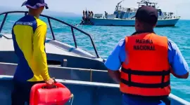 Armada salvadoreña ejecutó un operativo humanitario para rescatar a 16 ecuatorianos en altamar