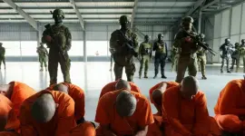 Fotografía de los primeros presos que fueron trasladados a la cárcel de El Encuentro en Santa Elena.