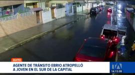 El uniformado de la AMT impactó a un joven en el sur de Quito; la familia de la víctima denuncia que el responsable no ha asumido los gastos médicos ni legales.