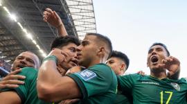 AME7968. GUADALUPE (MÉXICO), 26/03/2026.- Jugadores de Bolivia celebran un gol este jueves, en un partido de repechaje para la Copa Mundial 2026 entre Bolivia y Surinam en el estadio BBVA en Guadalupe (México). EFE/ Miguel Sierra