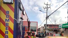 Un bus urbano sin frenos, se impactó contra cinco vehículos livianos y un camión, en la av. Pedro Vicente Maldonado, sur de Quito. 4 personas resultaron heridas.