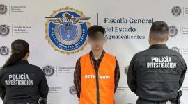 Captura del video que difundió la Fiscalía del Estado de Aguascalientes, tras la aprensión de un sujeto que maltrataba a su hija recién nacida.