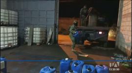 Las FF. AA. intensifican operativos en el límite con Colombia, donde decomisaron galones de combustible ilegal destinados al narcotráfico y la minería. Un repoprtaje de Bernarda Cevallos