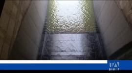 El aumento en la demanda de energía acelera el consumo de la reserva hídrica; según expertos, sin lluvia, la situación eléctrica del país se agravará. Un reportaje de María Gracia Chacón