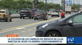 La reconfiguración de esta avenida para implementar una ciclovía impacta el flujo de transporte pesado y liviano de Guayaquil. Un reportaje de Ever Moreira
