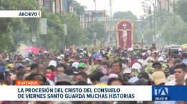 Desde hace 16 años, el padre Alfonso se encarga de los retoques y la limpieza de la sagrada imagen antes de la procesión de Viernes Santo en Guayaquil. Un reportaje de Ricardo Cruzatty