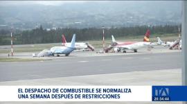 La Dirección de Aviación Civil confirmó el restablecimiento del servicio después de las restricciones por el siniestro en la Refinería de Esmeraldas. Un reportaje de Astrid Singre