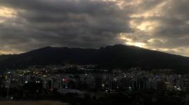 Un repentino corte de luz sorpendió a varios sectores de Quito este martes 31 de marzo de 2026.