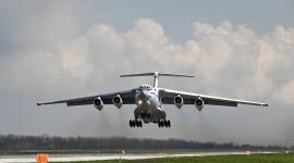 Un avión ruso se entrelló con 23 pasajeros y siete tripulantes a bordo.