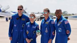 La tripulación de Artemis II incluye a los astronautas de la NASA Christina Koch, Victor Glover y Reid Wiseman, y al astronauta canadiense Jeremy Hansen.https://