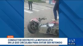 En un operativo un hombre destruyó su moto al enterarse de que sería retenido. Autoridades califican el acto como evasión de la ley. Un reportaje de Juan Miguel Rodríguez