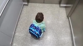 Un pequeño niño quedó atrapado en un ascensor y rezó en voz baja.