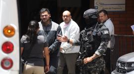 Momento en que Antonio y Xavier Alvarez son trasladados a la cárcel de Turi, tras dictarles prisión preventiva por el caso Goleada.