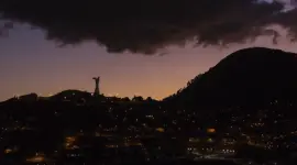 Un repentino corte de luz se registró en Quito la noche de este jueves 2 de abril de 2026.