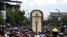 Este viernes 03 de abril del 2026 se realizó la procesión del Cristo del Consuelo, fieles y devotos caminan 2.5 km.  acompañando la imagen del Cristo.