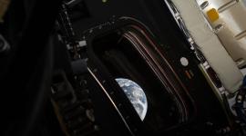 La NASA publicó las primeras imágenes captadas por astronautas a bordo de la cápsula Orion de la misión Artemis II.