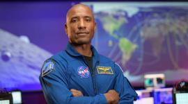 Victor Glover pilota la misión Artemis II de la NASA.