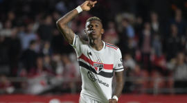 El jugador ecuatoriano fue despedido de su club tras no presentarse a un partido.