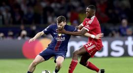 PARIS (France), 08/04/2026.- KKhvicha Kvaratskhelia (izq.) del PSG en acción contra Ibrahima Konate del Liverpool durante el partido de ida de los cuartos de final de la Liga de Campeones de la UEFA entre el Paris Saint-Germain FC y el Liverpool FC en París, Francia, el 8 de abril de 2026.